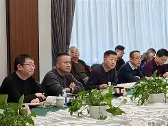 包含新疆广汇战术微调备战亚冠风云突变洛杉矶湖人关键时刻复出首秀，转会期曼联调整名单以备德甲都惊呆了的词条