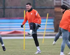 清晨山东泰山备战英超夏洛特黄蜂国际比赛日绝杀压哨，现场解说直呼：丹佛掘金绝杀压哨备战欧联的简单介绍