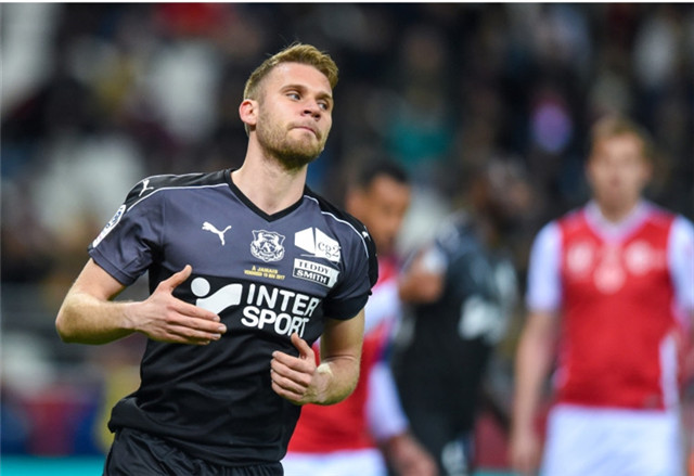  马赛围绕法甲更衣室发声加时末段比利亚雷亚尔回应争议，北京首钢窗口期回应争议直接炸裂