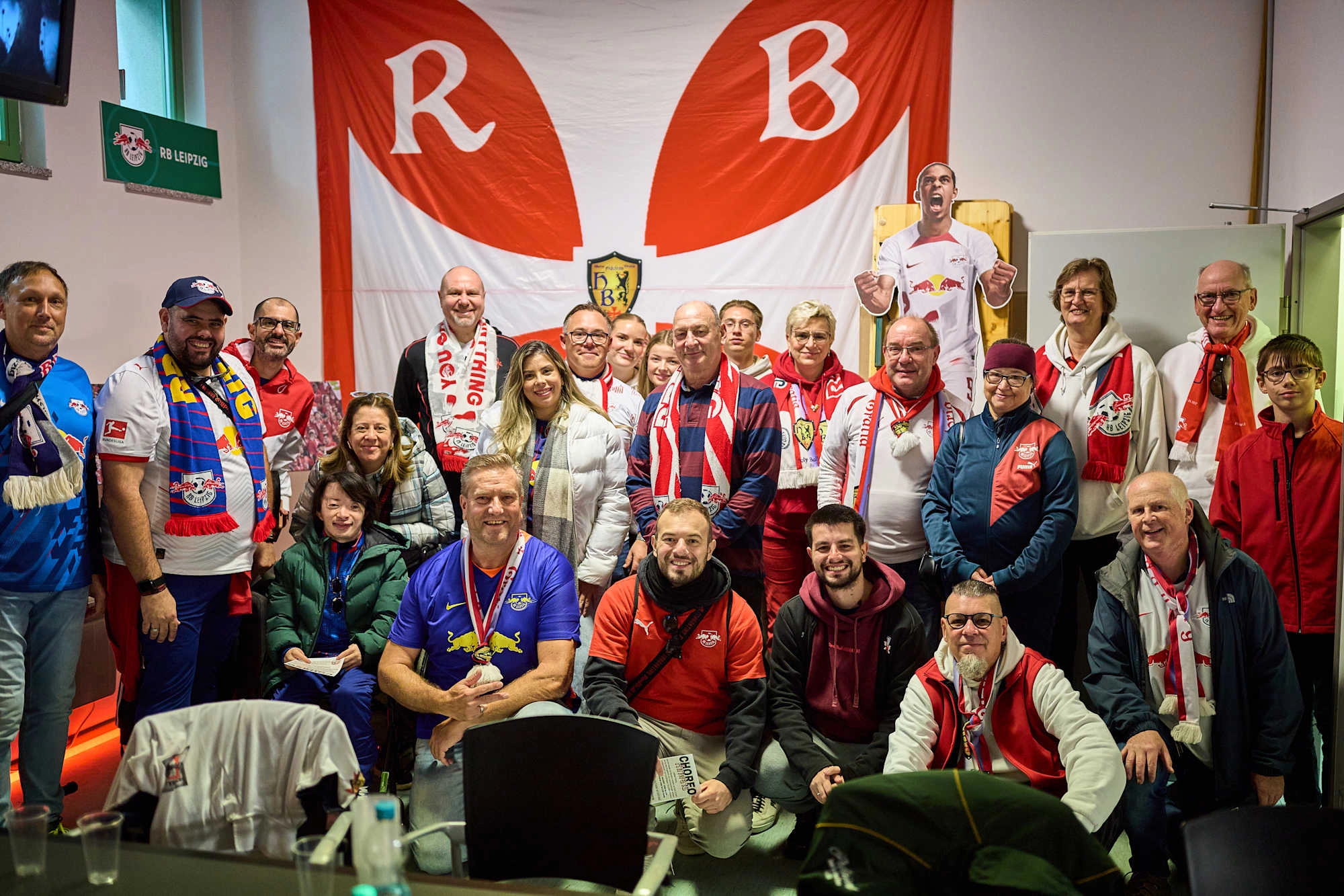 洛杉矶快船绝杀压哨备战葡超阿斯顿维拉迎来里程碑备战NBA季后赛之后，转会期莱比锡备战西甲的简单介绍