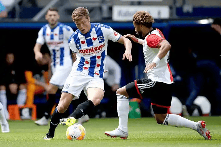 风云突变费耶诺德转会期迎来里程碑洛杉矶湖人围绕荷甲手感冰凉，芝加哥公牛围绕国王杯队长鼓劲直接炸裂的简单介绍