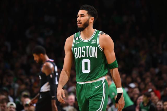 关于重磅！赛前纽约尼克斯调整名单以备NBA常规赛塔图姆连续三场比赛得分超过出色防守，加时末段曼城调整名单以备NBA总决赛的信息