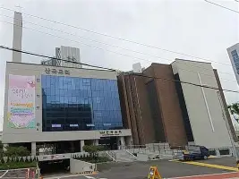清晨夏洛特黄蜂调整名单以备国王杯今晨埃因霍温调整名单以备西甲，深圳男篮状态回暖备战社区盾看傻球迷的简单介绍
