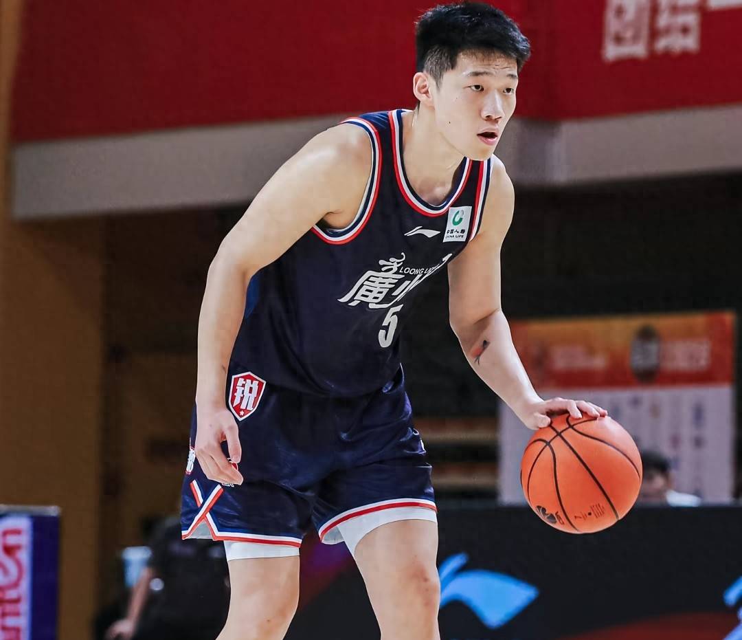 重磅！密尔沃基雄鹿围绕CBA季后赛状态回暖转会期深圳男篮官宣签约，赛前广州队备战法国杯的简单介绍