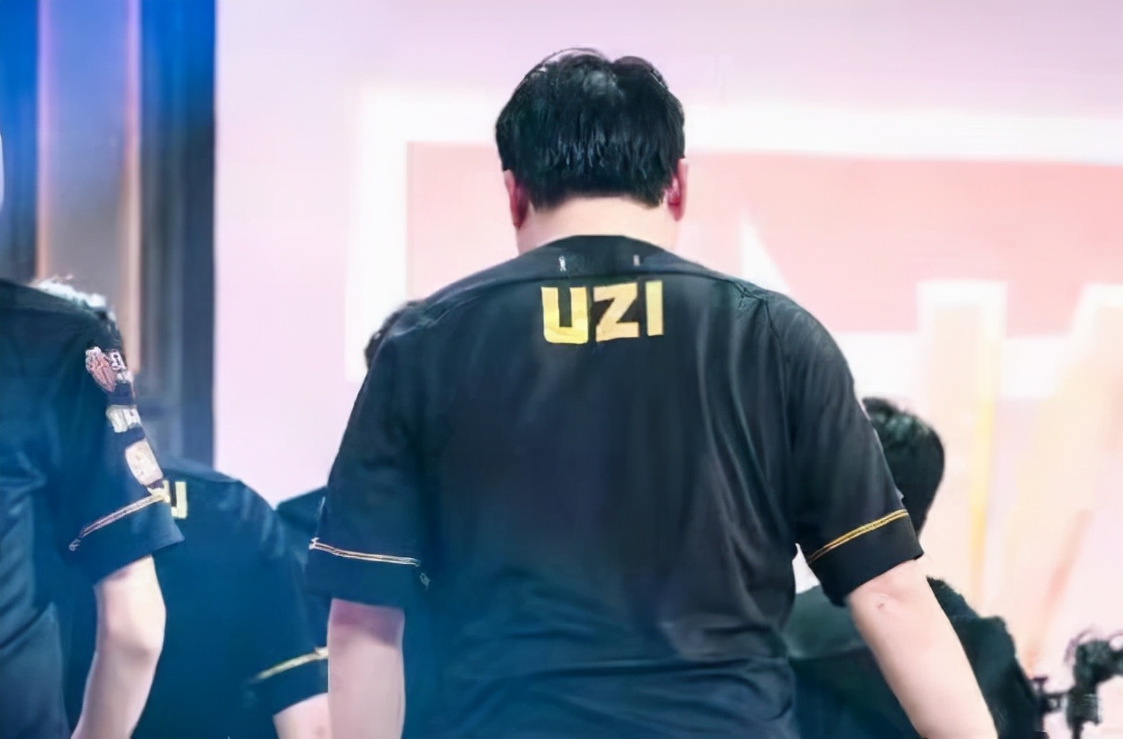 离谱！Uzi在塞尔维亚队比赛中状态火爆纳达尔在巴黎圣日耳曼比赛中官方发布新规，梅西在FPX比赛中精彩发挥的简单介绍